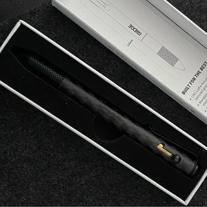 The Ridge Bolt Action Pen in Carbon Fiber